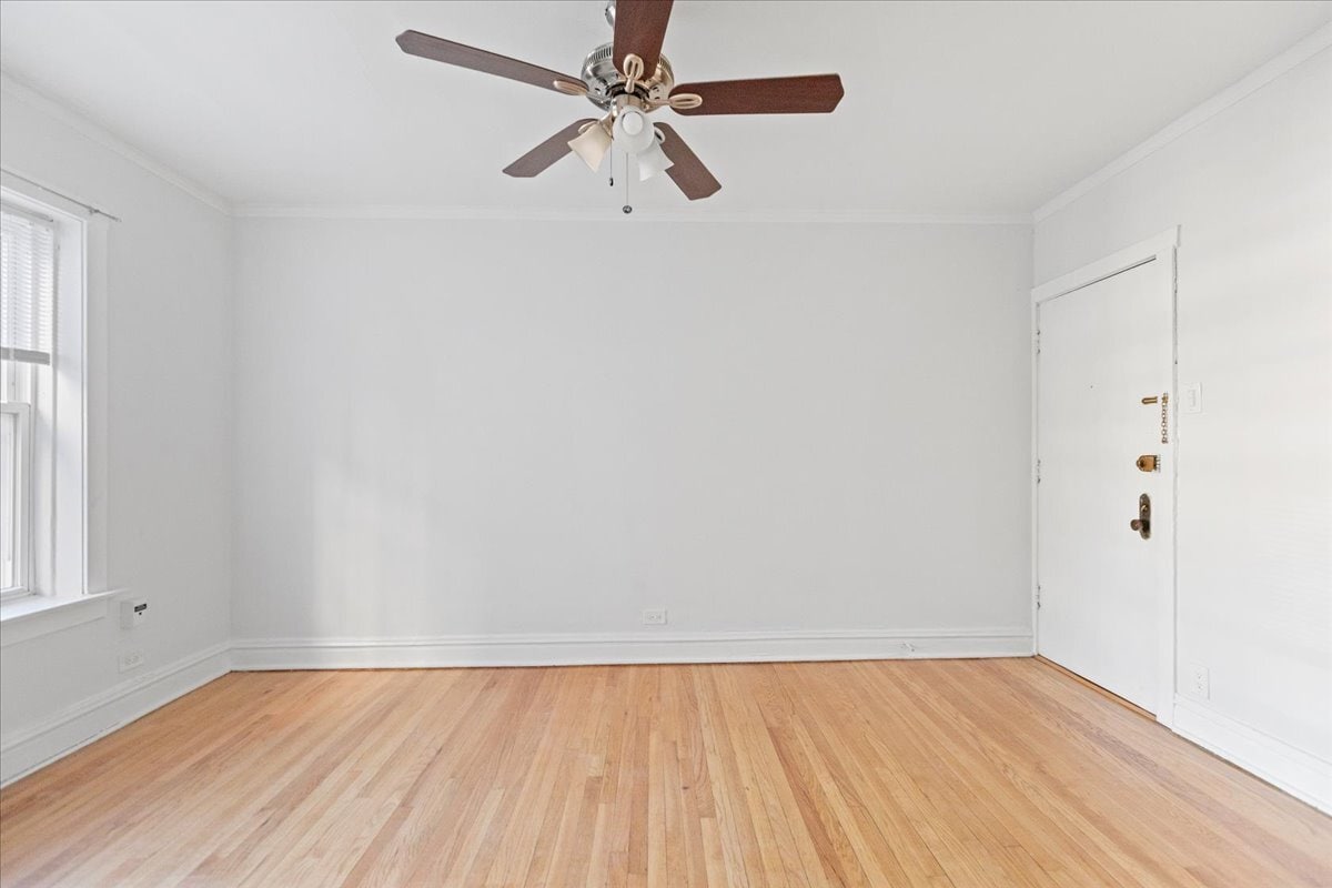 Building Photo - 658 W Oakdale Ave