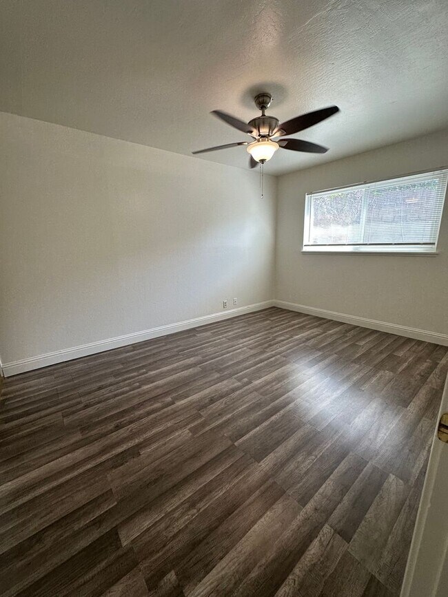 Building Photo - Charming & Cheery 3-Bedroom 2bathroom home...