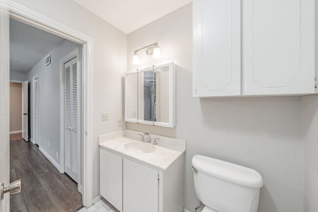 Building Photo - Prime Location in Overton West! Spacious D...