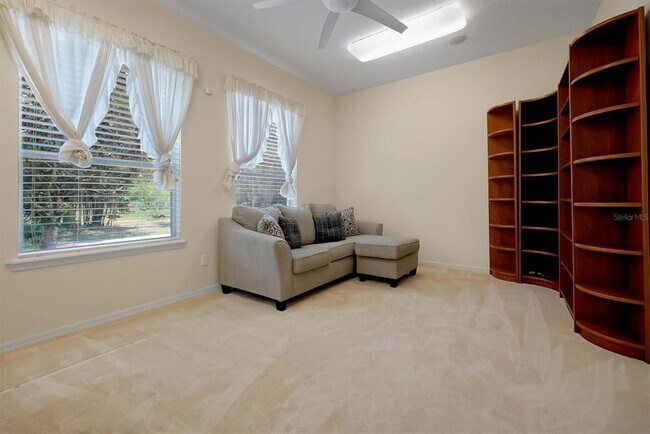 Building Photo - 220 E Bahama Rd