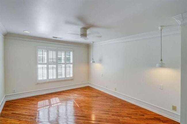 Building Photo - 142 Stoneforest Dr