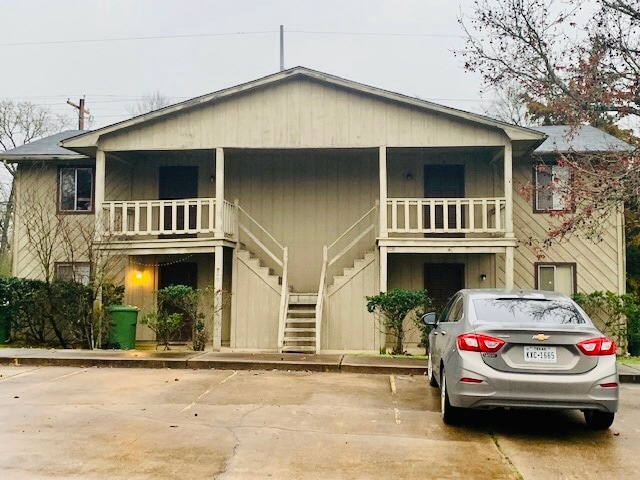 Building Photo - 809 Yegua St