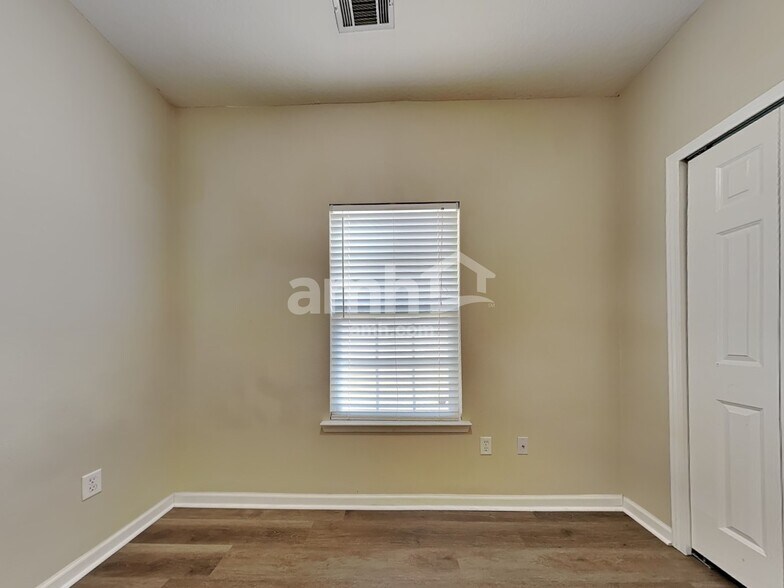 Building Photo - 30 Valley Oak Dr