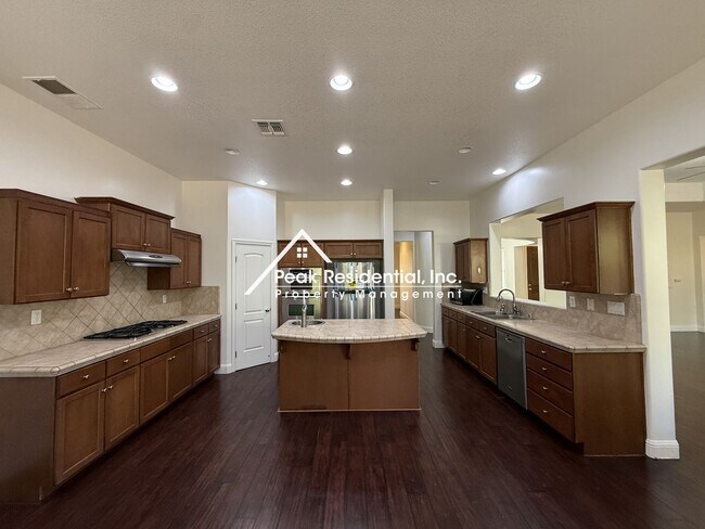 Building Photo - Charming 4 bedroom 2 bathroom home in Elk Grove!