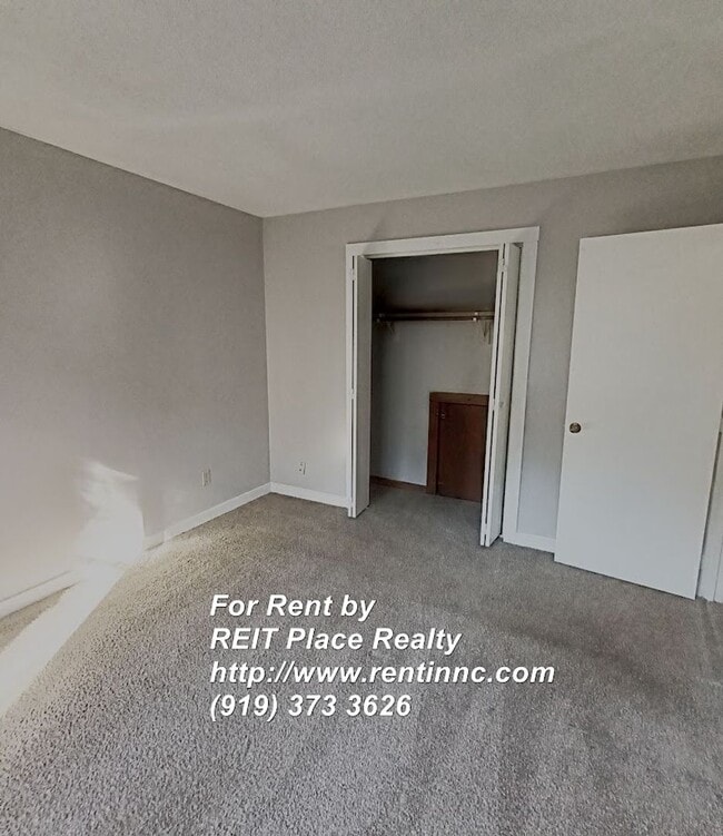 Building Photo - 3 Bed 2 Bath w/ Master Bed downstairs near Crossroads Plaza, REI