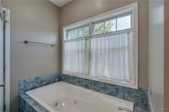 Building Photo - 117 MillCreek Ln