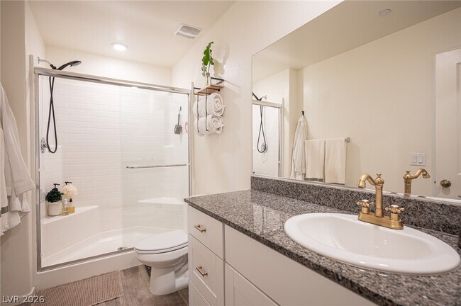 Building Photo - 530 Gloster Ave