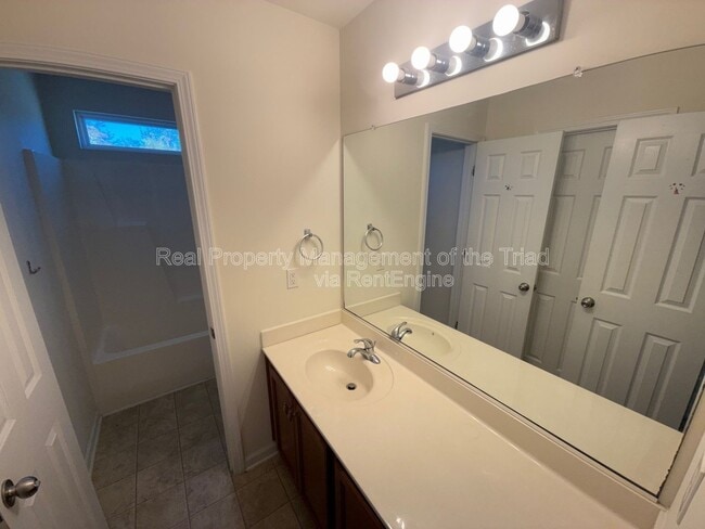 Building Photo - 1642 Ashmead Ln