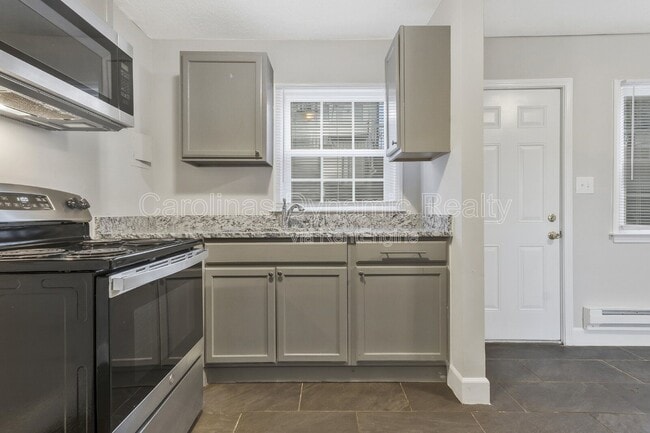 Building Photo - 321 S Gardner Ave