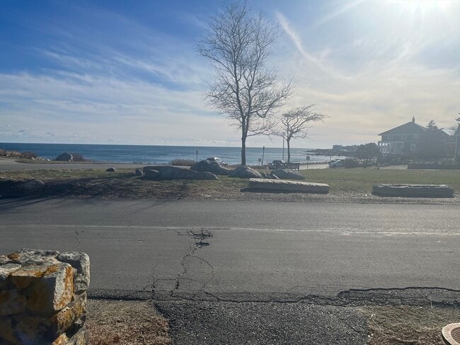 Building Photo - 6 Bass Rocks Rd