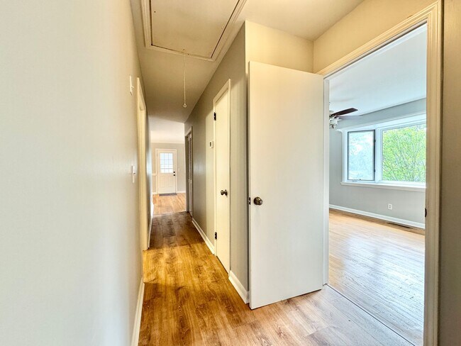 Building Photo - 1600 Piper Pl
