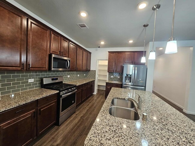 Building Photo - 2111 Levant Ln