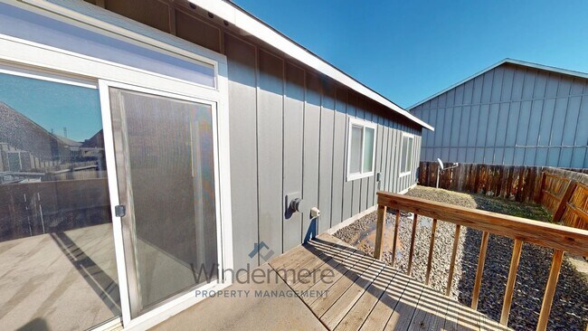 Building Photo - 1158 SE Surita Ct
