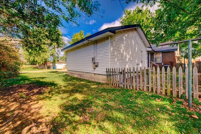 Building Photo - 3 Bed | 1 Bath | Tulsa