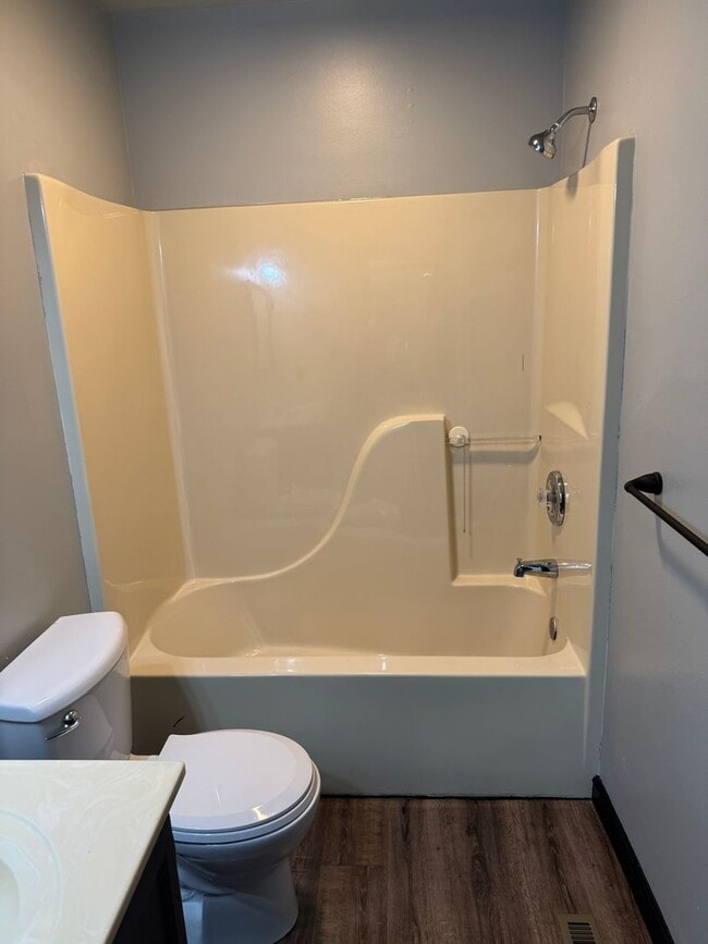 Building Photo - 3 Bedroom | 2 Bathroom | 2 Car garage | La...