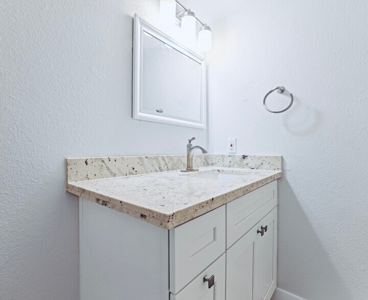 Upgraded, Large Powder Room - 1305 Sylvan Meadows Dr
