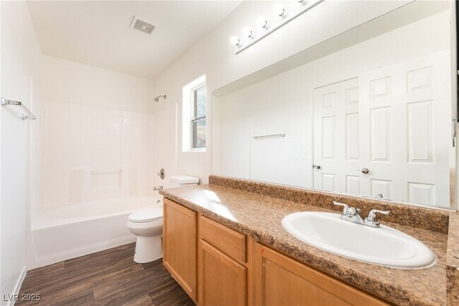 Building Photo - 4045 Puebla St