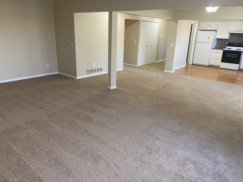 Living Room 3 - 16150 N Park Dr