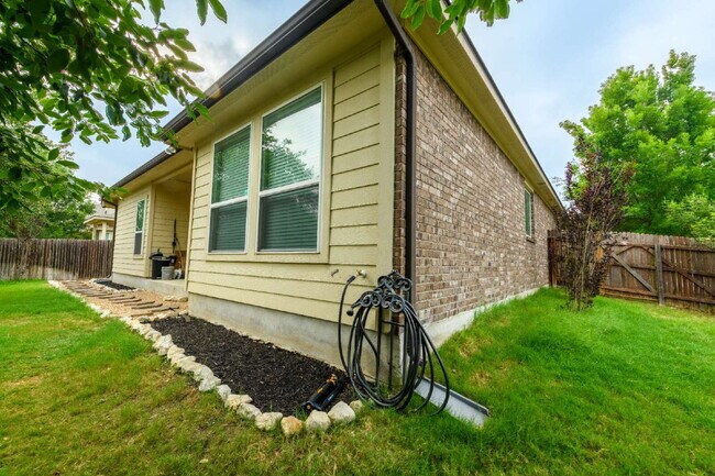 Building Photo - Spacious 4BR/2BA Energy Star Certified Hom...