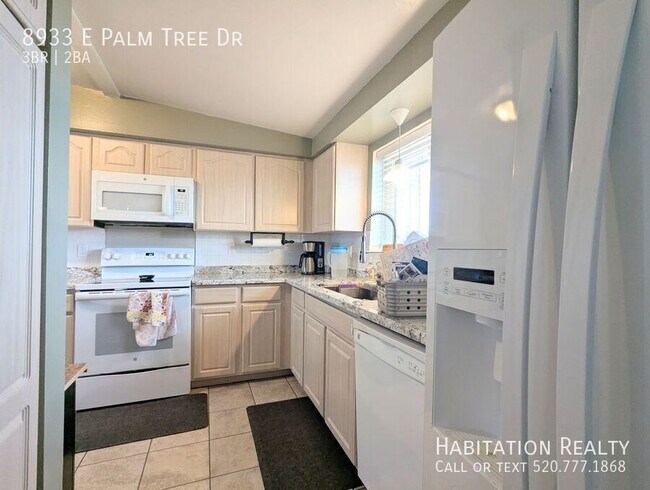 Building Photo - 8933 E Palm Tree Dr