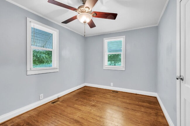 Building Photo - Cute Bungalow Style 2-Bedroom Haven with H...