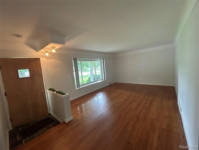Building Photo - 129 Pleasant Lake Dr