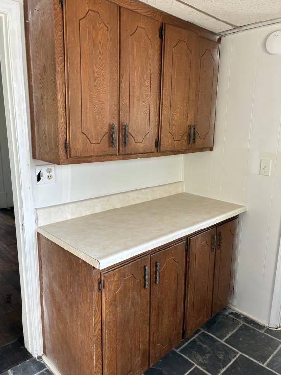 Building Photo - 1049 E Oak St