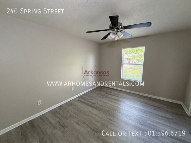 Building Photo - 240 Spring St