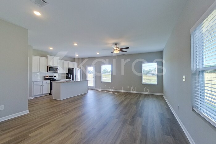 Building Photo - 908 Silent Barge Cv