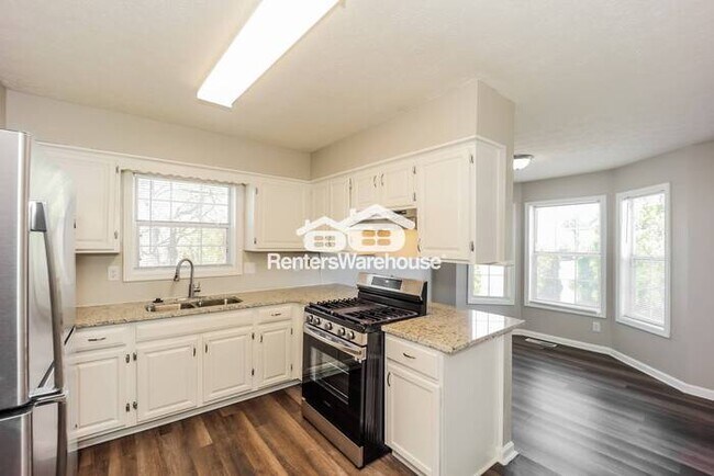 Building Photo - HUGE 3x3  Split Level Home in Whaleys Lake...