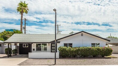 Building Photo - New Rental Price: $2,700 per month (utilities included). Special Conditions: Immediate move-in on...