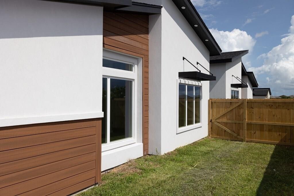 Building Photo - 3520 Hidalgo Cir