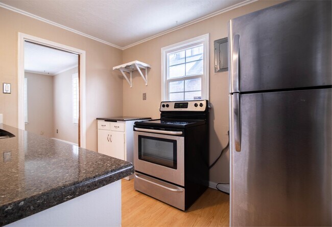 Building Photo - 575 I St