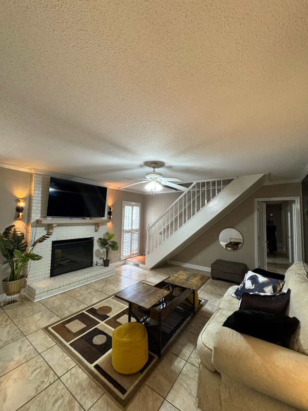 Building Photo - 2221 Wallington Dr