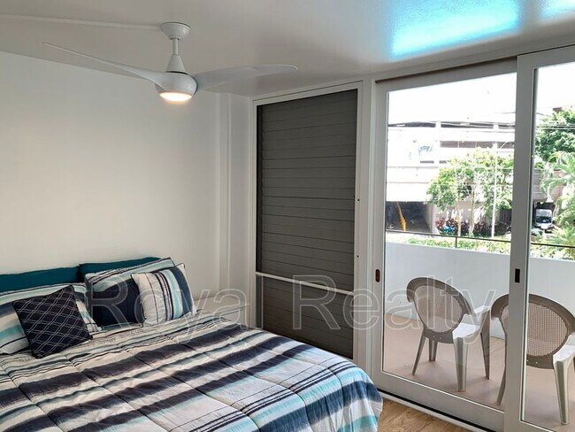 Building Photo - 425 Ena Rd