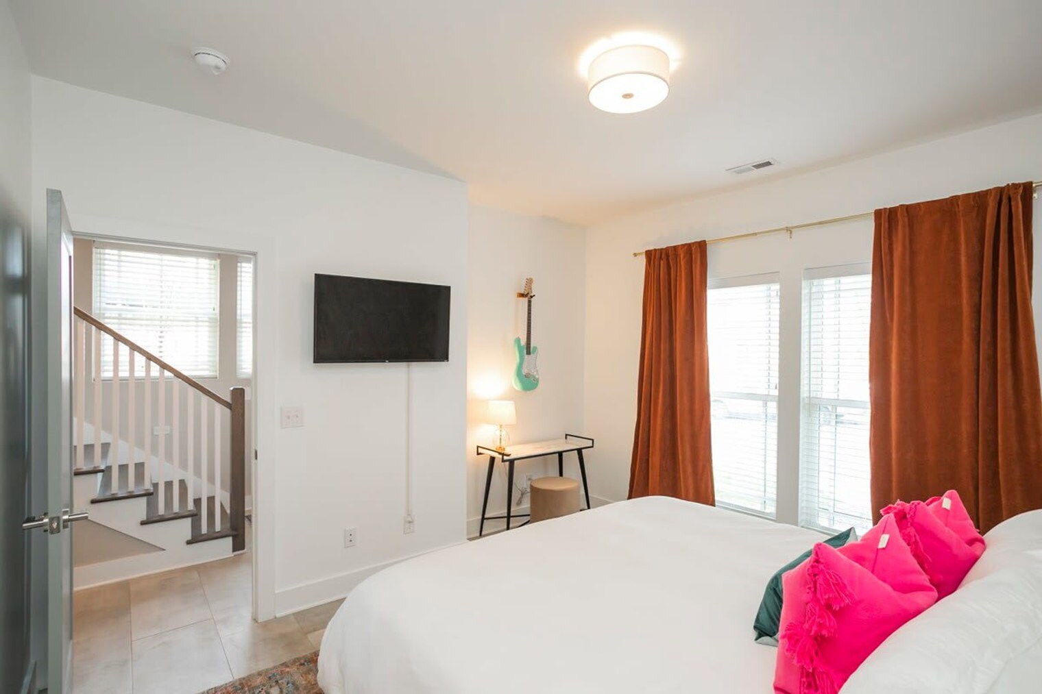 Building Photo - 713 26th Ave N