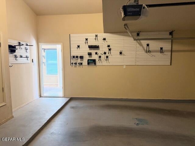 Building Photo - 14668 Jesus Almeida