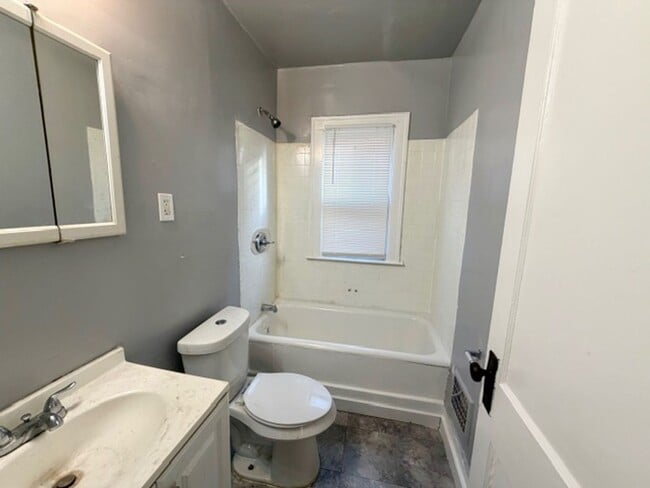 Building Photo - 14434 Mettetal St