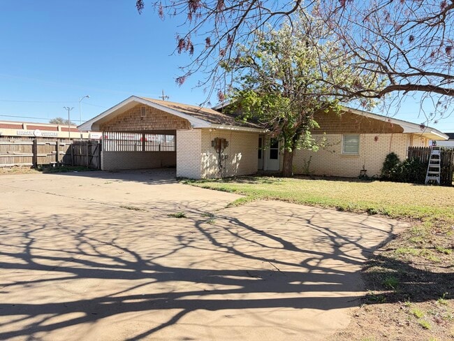 Building Photo - 3404 70th Dr