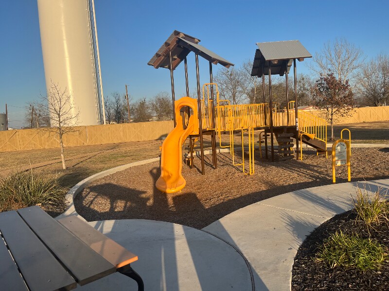 Building Photo - 409 Dakota Crk