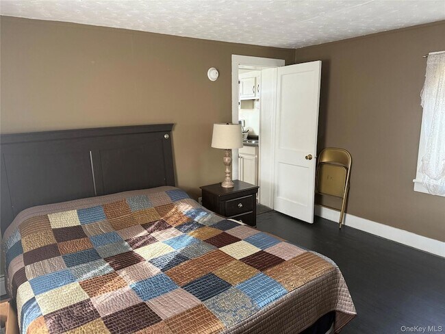 Building Photo - 6 Glenmere Ave