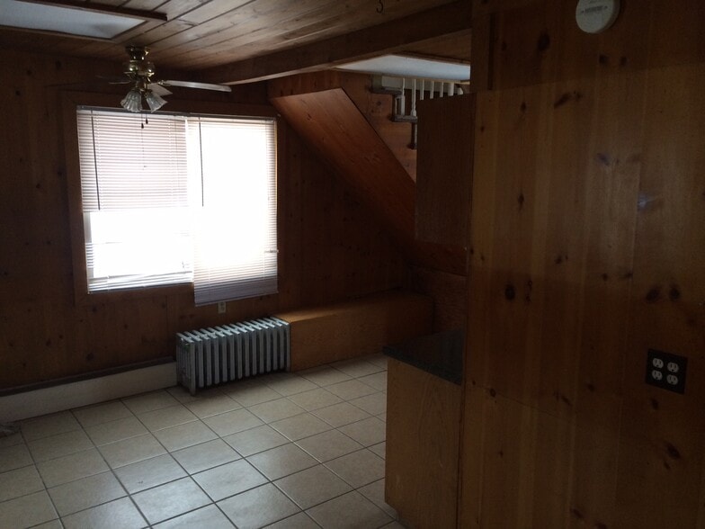 Building Photo - 401 E Ryan Rd