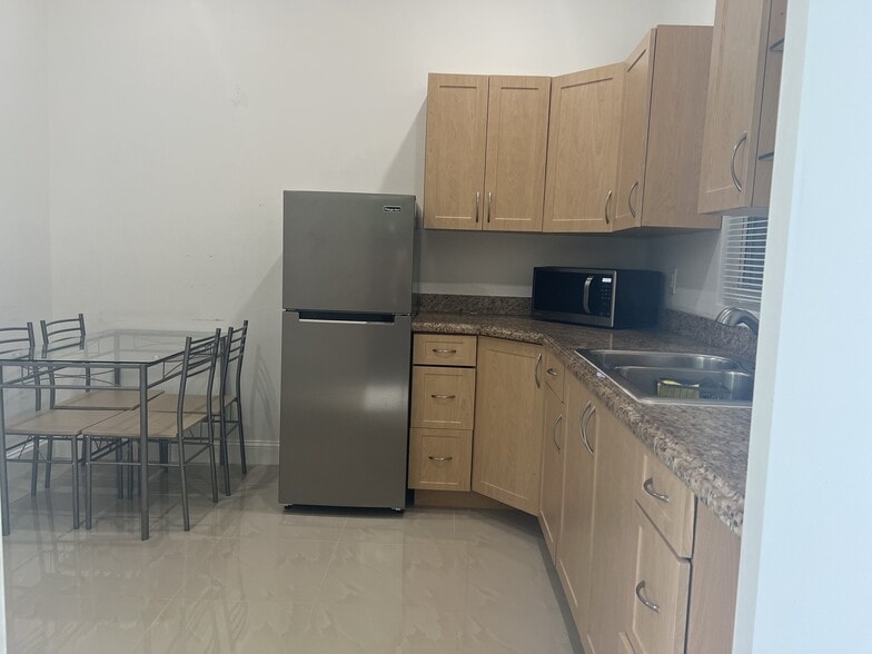 Building Photo - 1412 SW 82nd Ct