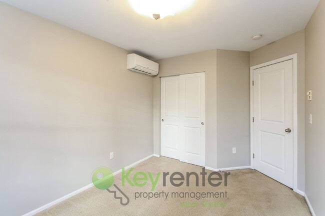 Building Photo - **Rent Incentive** Premier 3-Bed Home in a Coveted Seattle Community