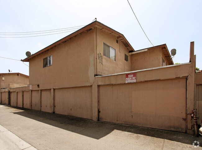 Building Photo - 141 E. Wakefield