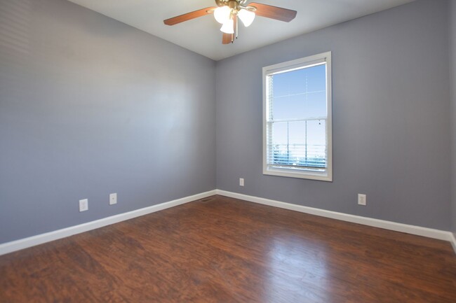 Building Photo - Pet Friendly Three Bedroom!