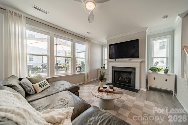 Building Photo - 4040 Hidden Oaks Dr