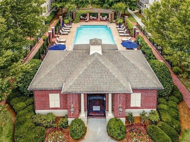 Building Photo - 3655 E Paces Walk