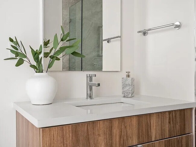 Building Photo - 87 Oxford St