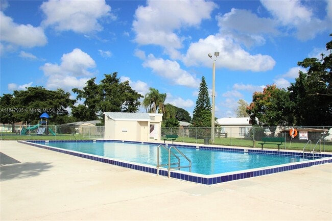 Building Photo - 7805 NW 67th Ave